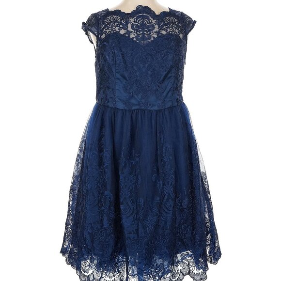Chi Chi London Navy Gown - Picture 1 of 7